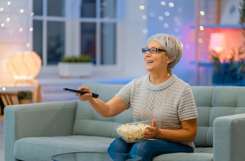 surprising-benefits-when-seniors-watch-movies